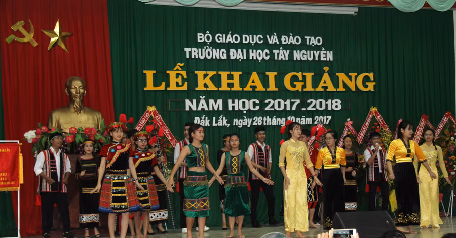 Tiết mục văn nghệ chào mừng lễ khai giảng