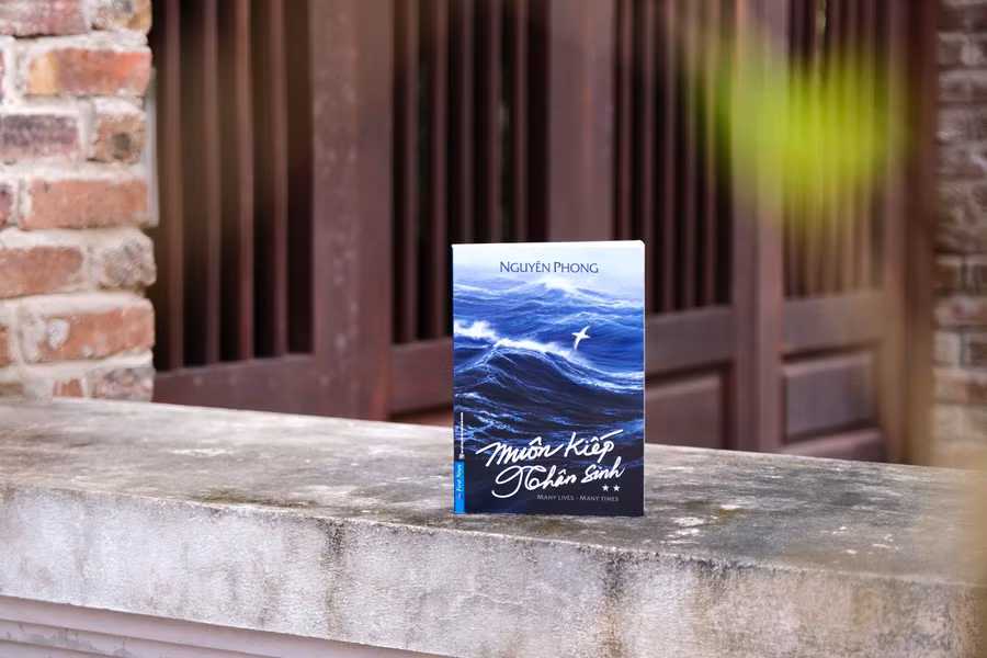 Cuốn sách Muôn Kiếp Nhân Sinh của GS John Vu – Nguyên Phong.