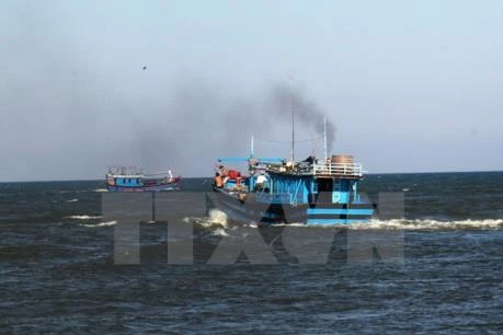 Ngăn chặn khai thác hải sản trái phép ở vùng biển nước ngoài