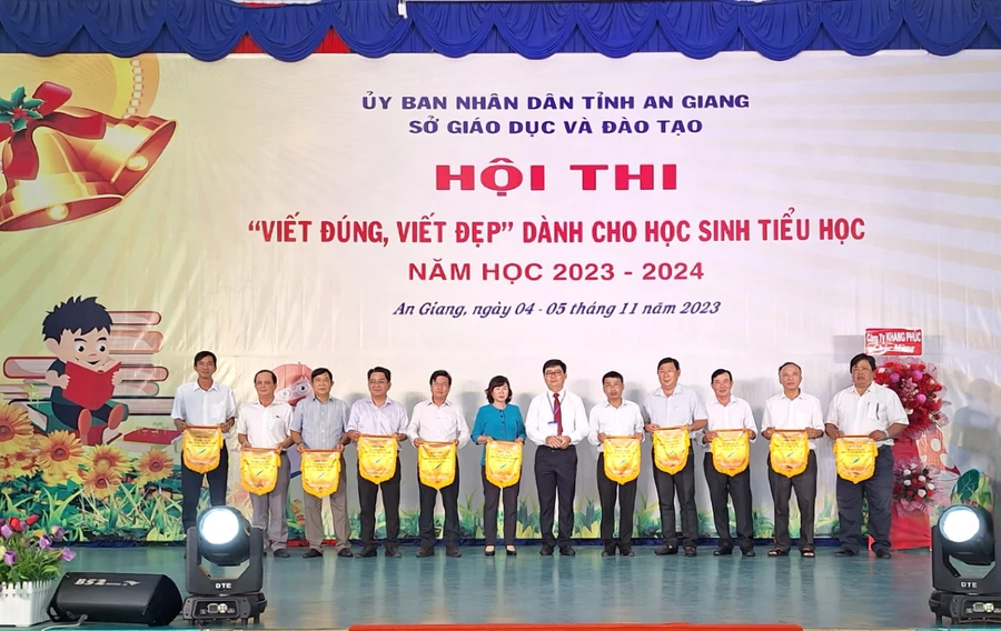 Sở GD&ĐT An Giang tổ chức Hội thi "Viết đúng, viết đẹp" dành cho học sinh tiểu học năm học 2023 - 2024.