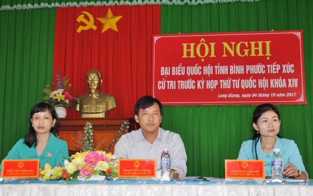 Ông Phan Viết Lượng (giữa) Ông Phan Viết Lượng (giữa)