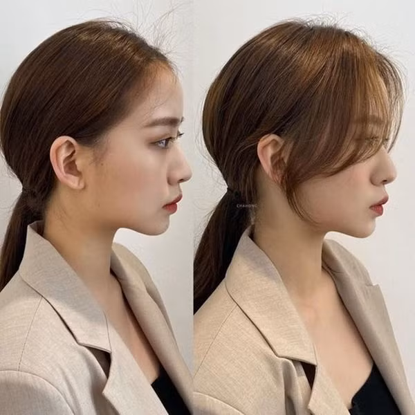 Tóc đuôi ngựa đẹp, gọn gàng luôn là sự lựa chọn số 1 cho chị em công sở trong ngày bận rộn. Nếu bạn cảm thấy kiểu tóc này quá đơn điệu thì hãy làm duyên thêm cho gương mặt bằng những lọn tóc mái. Tóc mái mưa hoặc tóc mái hình chữ bát sẽ giúp gương mặt của bạn trông nhỏ nhắn, có duyên hơn.