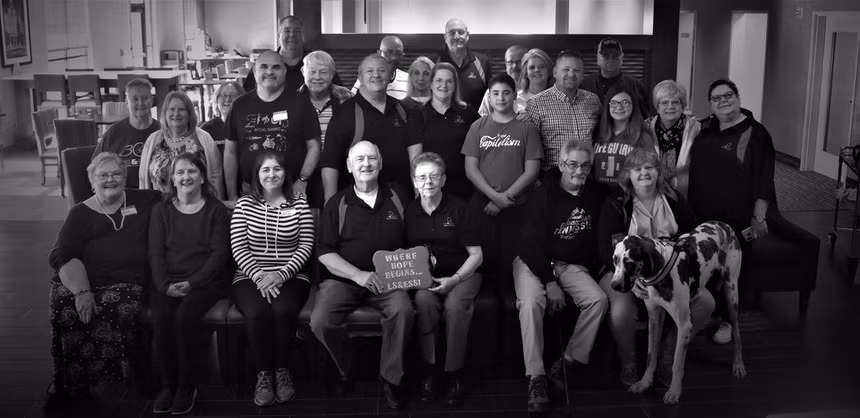 Nhóm hỗ trợ những người sống sót sau sét đánh và giật điện. Ảnh: Narratively.