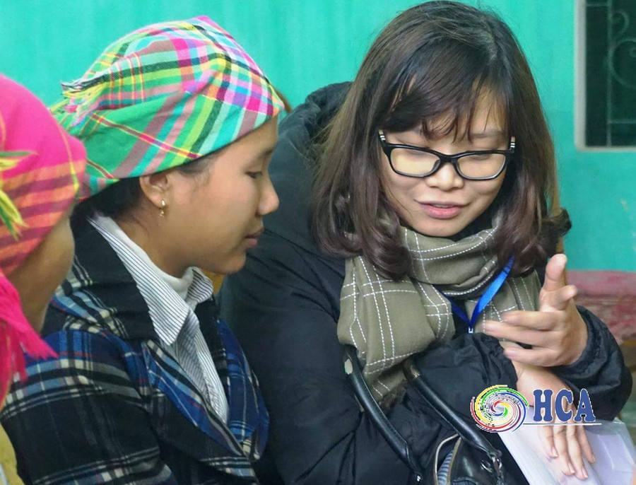 Hoàng Diệu Thúy phỏng vấn và làm việc với phụ nữ huyện Vị Xuyên về chăm sóc sức khỏe sinh sản và phòng chống bạo lực gia đình Hoàng Diệu Thúy phỏng vấn và làm việc với phụ nữ huyện Vị Xuyên về chăm sóc sức khỏe sinh sản và phòng chống bạo lực gia đình