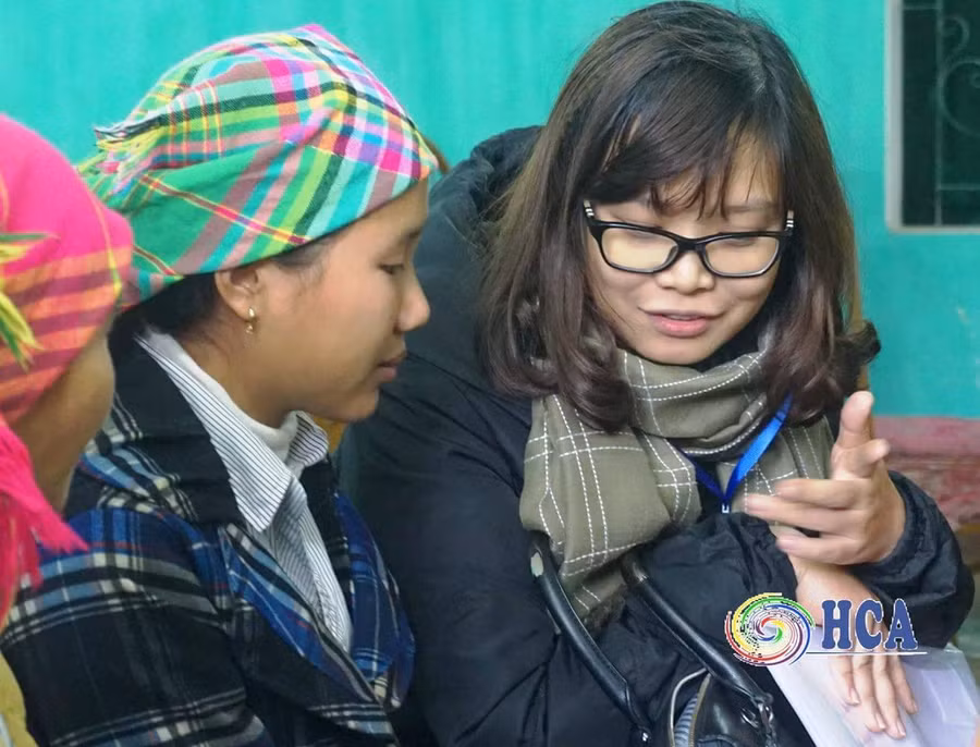 Hoàng Diệu Thúy phỏng vấn và làm việc với phụ nữ huyện Vị Xuyên về chăm sóc sức khỏe sinh sản và phòng chống bạo lực gia đình Hoàng Diệu Thúy phỏng vấn và làm việc với phụ nữ huyện Vị Xuyên về chăm sóc sức khỏe sinh sản và phòng chống bạo lực gia đình