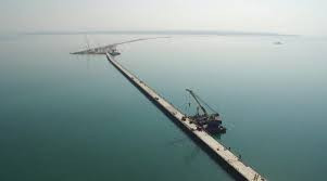 Tổng thống Ukraina hô hào cấm Nga xây dựng cầu Crưm