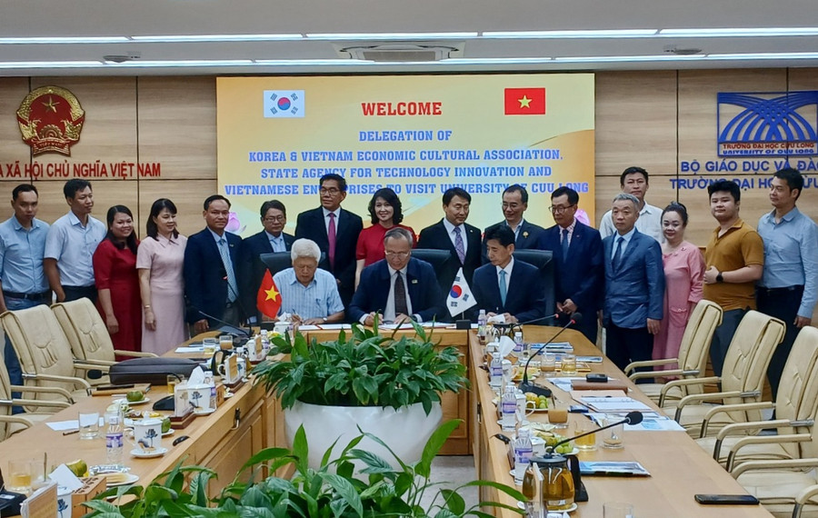 Các bên ký kết bản ghi nhớ hợp tác. Các bên ký kết bản ghi nhớ hợp tác.