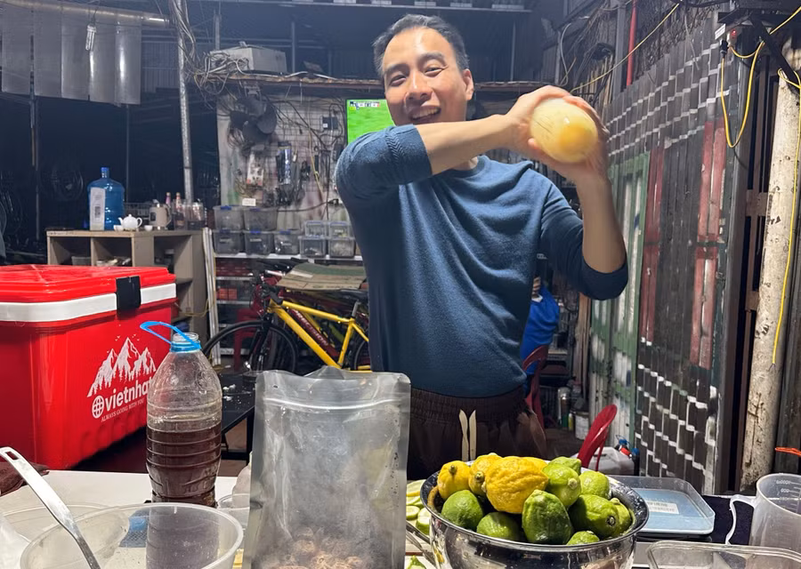 Anh Hoàng Thế Hạo - người đưa xu hướng trà chanh giã tay đến với giới trẻ Hà Nội.