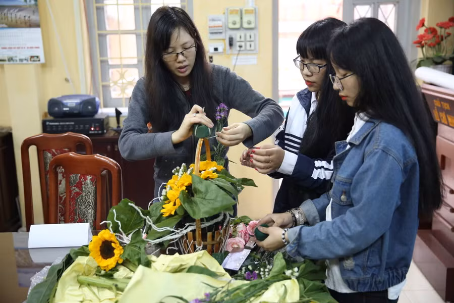 Học viên Trung tâm GDNN - GDTX quận Ba Đình. Ảnh: NTCC