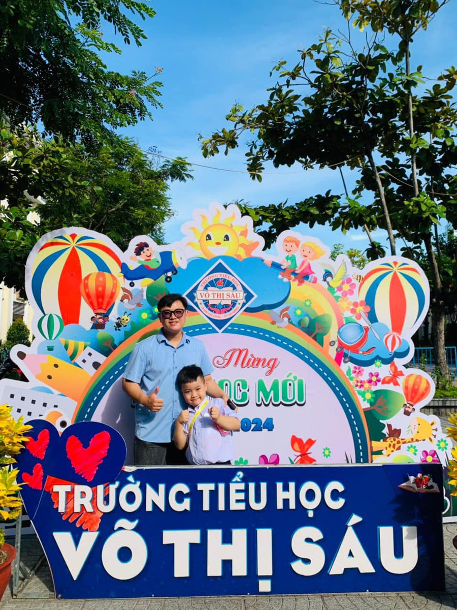 Trường Tiểu học Võ Thị Sáu (quận Hải Châu, TP Đà Nẵng) dành riêng một khu vực check - in cho phụ huynh, học sinh trong ngày tựu trường Trường Tiểu học Võ Thị Sáu (quận Hải Châu, TP Đà Nẵng) dành riêng một khu vực check - in cho phụ huynh, học sinh trong ngày tựu trường