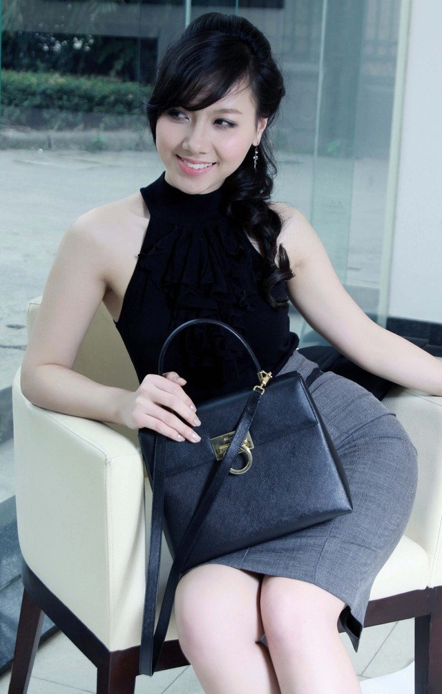MC Minh Hà đang vướng scandal ôm ấp người có vợ là ai? ảnh 3 MC Minh Hà đang vướng scandal ôm ấp người có vợ là ai? ảnh 3