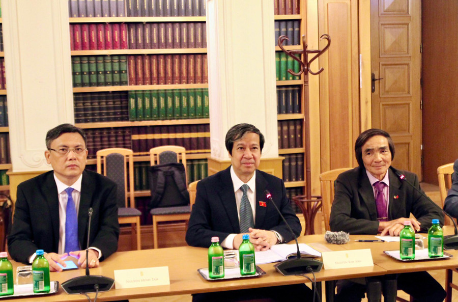 Bộ trưởng Nguyễn Kim Sơn phát biểu tại buổi làm việc. Bộ trưởng Nguyễn Kim Sơn phát biểu tại buổi làm việc.