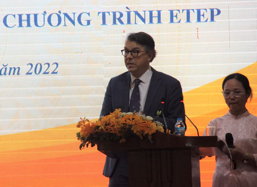 Chuyên gia giáo dục cao cấp, Trưởng nhóm Giáo dục của Ngân hàng Thế giới tại Việt Nam - ông Michael Drabble phát biểu tại hội thảo.