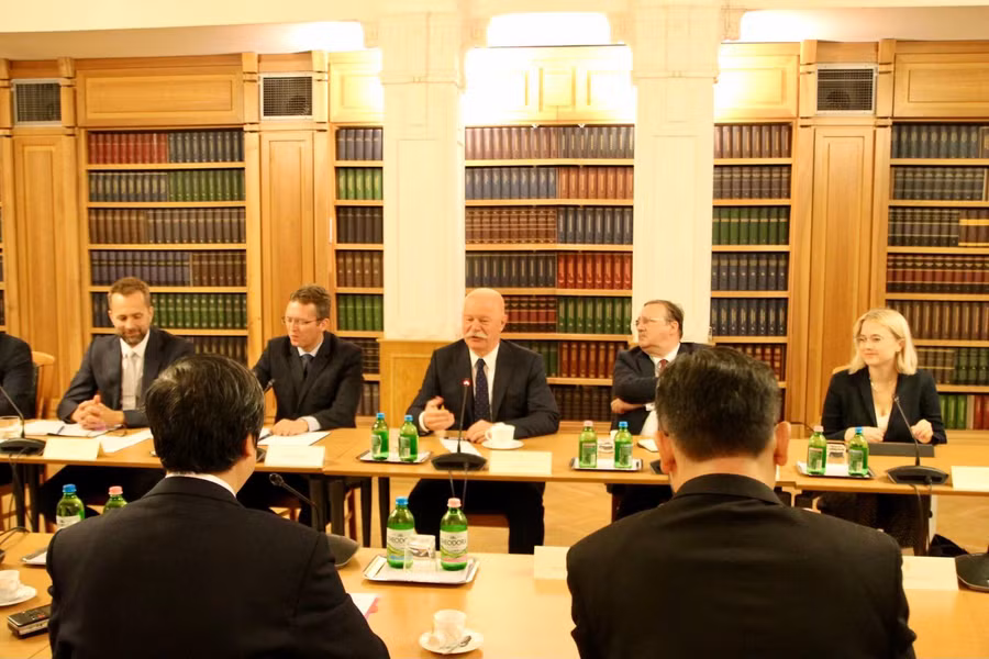 Hình ảnh tại buổi làm việc giữa Bộ trưởng Nguyễn Kim Sơn làm việc với Bộ trưởng Bộ Văn hóa và Đổi mới Hungary.