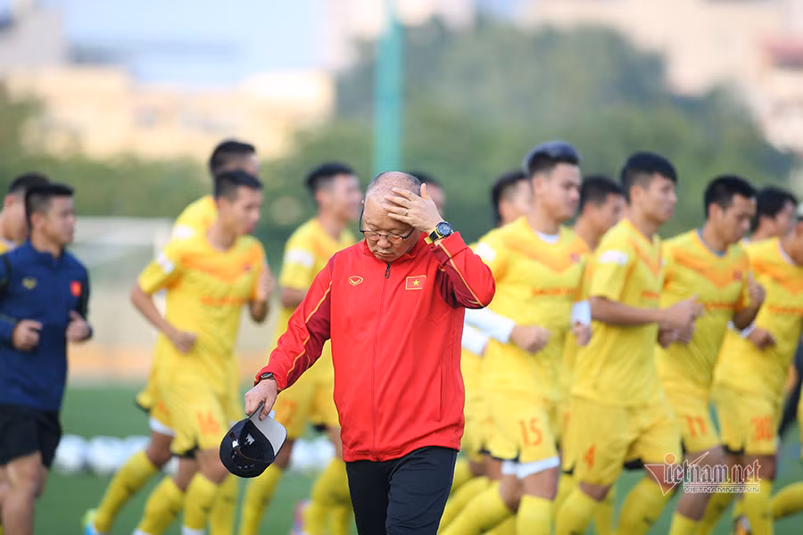 HLV Park Hang Seo đau đầu vì tuyển Việt Nam không có nhiều thời gian chuẩn bị.