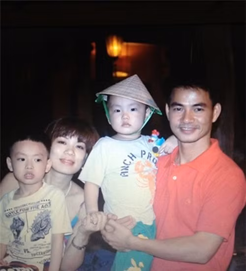 Gia đình hạnh phúc của Xuân Bắc và Hồng Nhung. Gia đình hạnh phúc của Xuân Bắc và Hồng Nhung