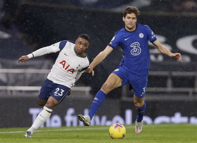 Chelsea (áo xanh) áp đảo Tottenham.