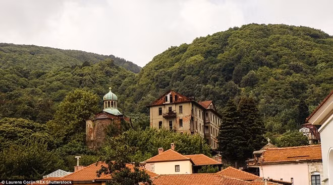 Vùng đất thiêng cấm phụ nữ và trẻ em 