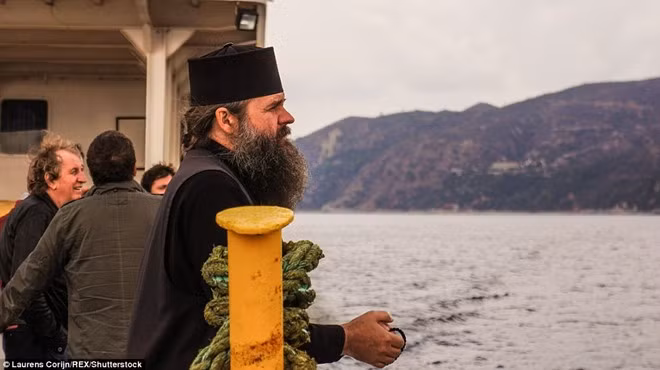 Vùng đất thiêng cấm phụ nữ và trẻ em 