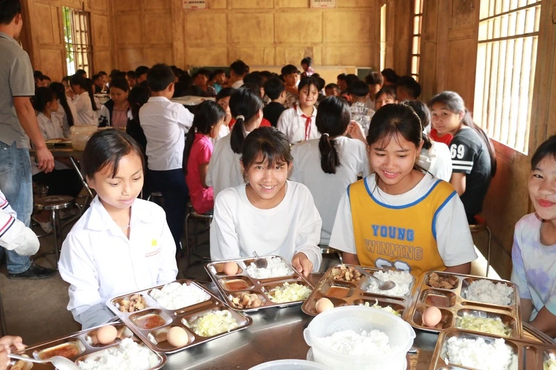 Tổ chức bán trú là điểm tựa để giữ chân học trò vùng miền núi khó khăn.