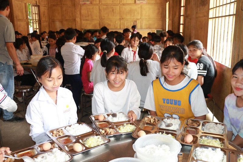 Tổ chức bán trú là điểm tựa để giữ chân học trò vùng miền núi khó khăn.