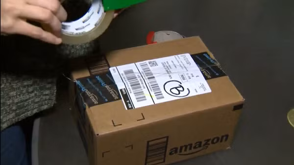 Gặp họa từ những gói bưu kiện, bưu phẩm