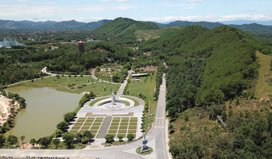 Ngã ba Đồng Lộc là giao điểm của Quốc lộ 15A và Tỉnh lộ 2 đoạn qua Hà Tĩnh.