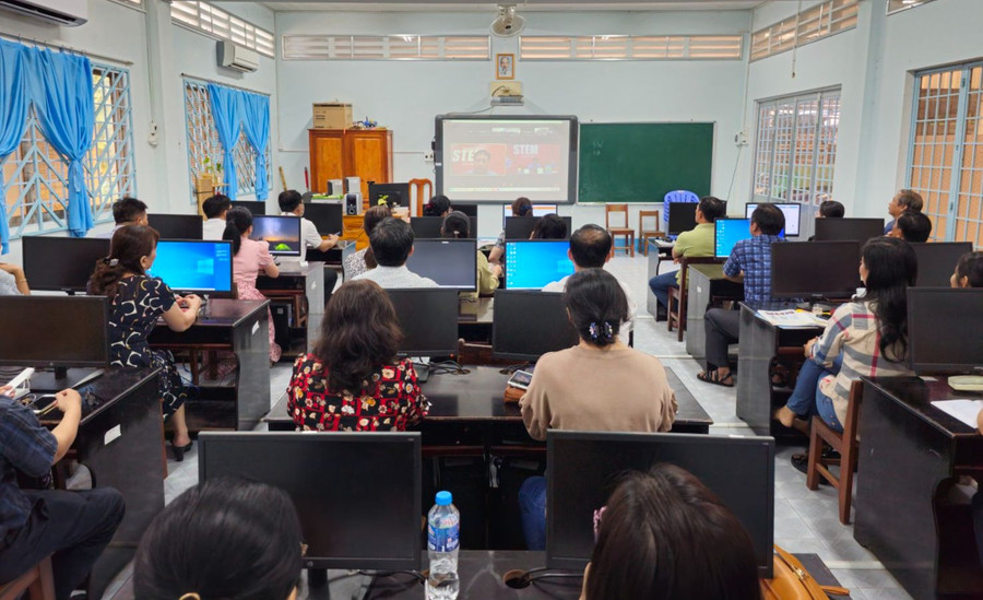 Ngành GD tỉnh Vĩnh Long tổ chức tập huấn bồi dưỡng kỹ năng, kiến thức cho cán bộ giáo viên chuẩn bị thí điểm đại trà.