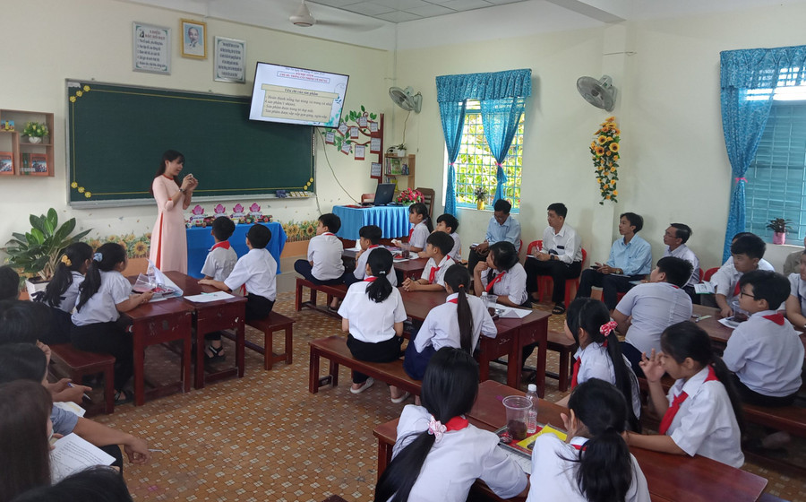 Ngành Giáo dục tỉnh Đồng Tháp tổ chức giao lưu, học hỏi và chia sẻ kinh nghiệm giảng dạy STEM. Ngành Giáo dục tỉnh Đồng Tháp tổ chức giao lưu, học hỏi và chia sẻ kinh nghiệm giảng dạy STEM.