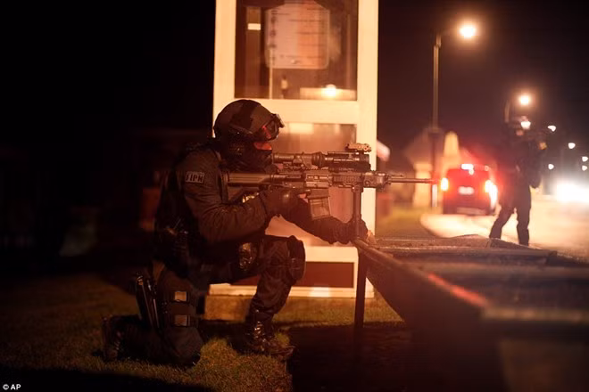 Theo chân đặc nhiệm truy lùng nghi phạm thảm sát Paris