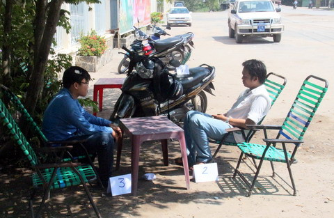 phóng viên, giao thông, hành hung, bị bắt, nghi can