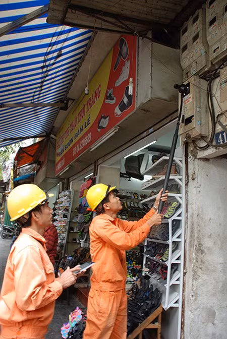 Hoa don tien dien tang vot : Cho kiem toan, thanh tra vao cuoc 