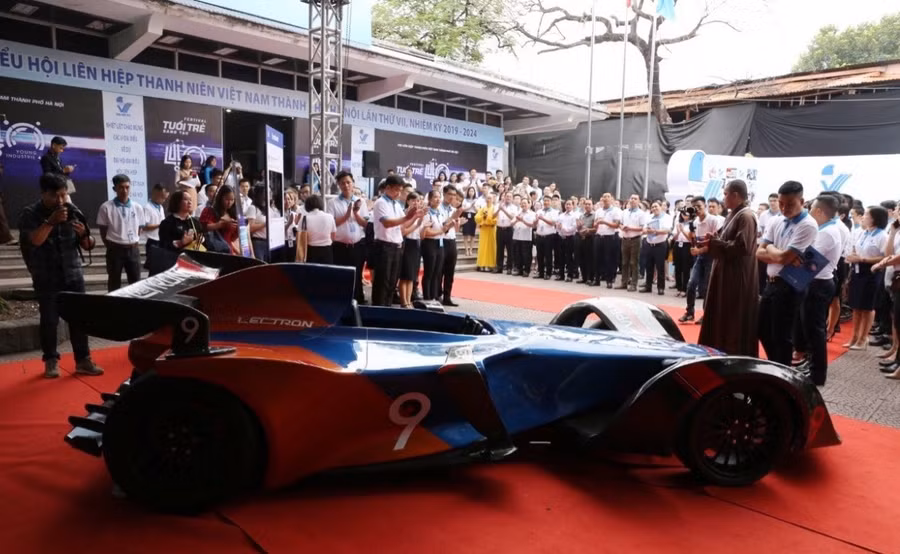 Xe đua công thức 1 tại Festival Tuổi trẻ sáng tạo được đông đảo thanh niên đánh giá cao.