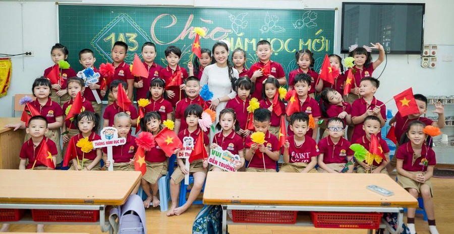 Cô trò Trường Tiểu học Ái Mộ (Long Biên, Hà Nội).