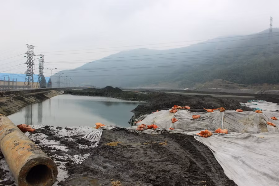 Khu hồ chữa bãi thải đã xử lý trước khi cho ra môi trường.