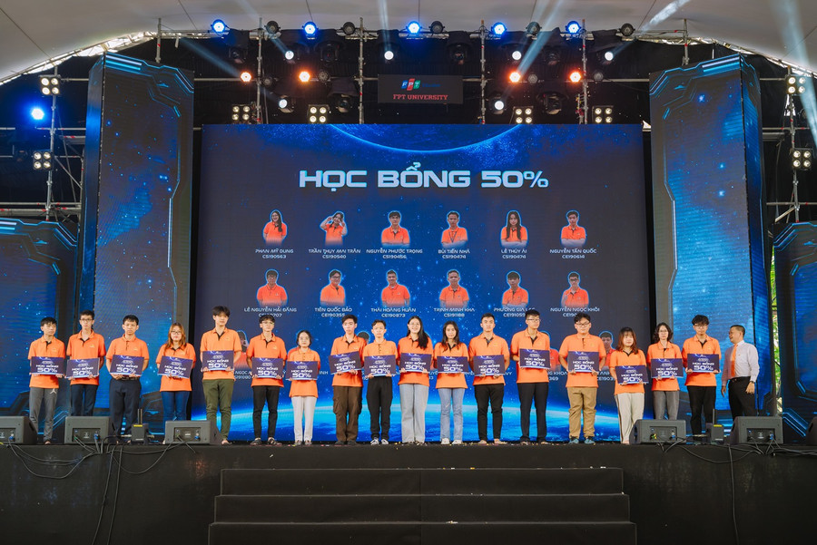 Trường ĐH FPT Cần Thơ vinh danh tân SV xuất sắc nhận học bổng 100%, 70%, 50% trong 4 năm học tại trường. Trường ĐH FPT Cần Thơ vinh danh tân SV xuất sắc nhận học bổng 100%, 70%, 50% trong 4 năm học tại trường.