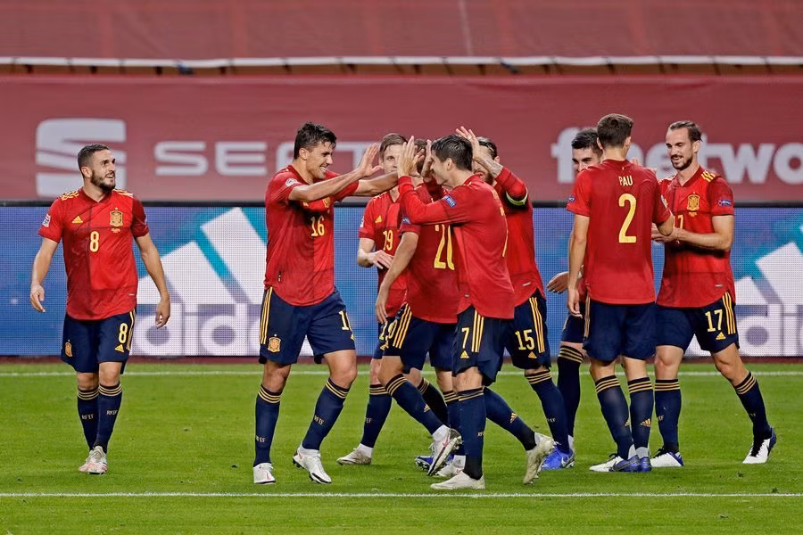 “Bò tót” Tây Ban Nha nghiền nát “Những cỗ xe tăng” Đức. 