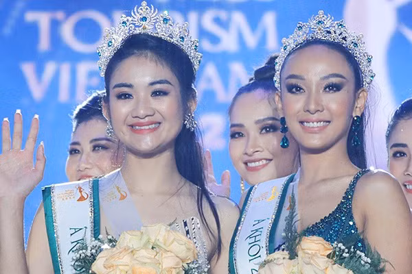 Hai Á khôi của cuộc thi Hoa khôi Du lịch Việt Nam 2020.