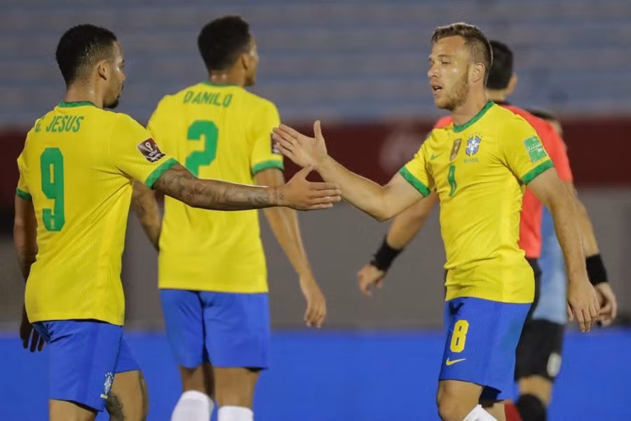 Brazil xuất sắc đánh bại chủ nhà Uruguay với tỷ số 2-0.