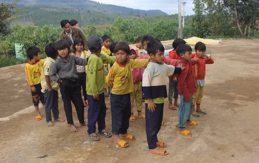 Học sinh ở Gia Lai vẫn còn nhiều khó khăn, thiếu thốn.