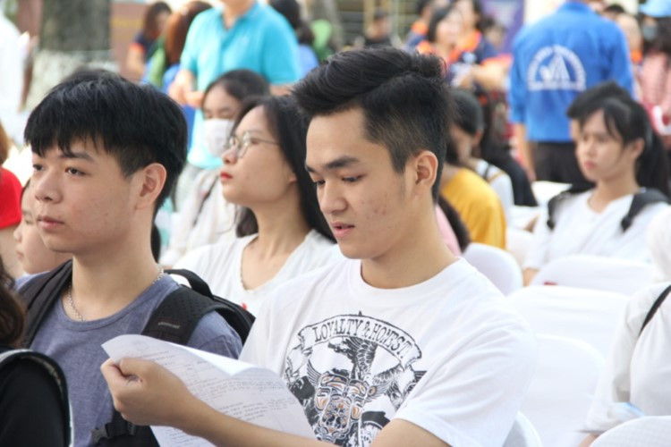 Thí sinh cần bình tĩnh lựa chọn ngành nghề phù hợp với bản thân. Ảnh: TG Thí sinh cần bình tĩnh lựa chọn ngành nghề phù hợp với bản thân. Ảnh: TG