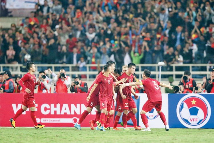 Đông đảo khán giả Việt Nam tin tưởng những bước đi căn cơ sẽ giúp đội tuyển quốc gia tiến bộ Đông đảo khán giả Việt Nam tin tưởng những bước đi căn cơ sẽ giúp đội tuyển quốc gia tiến bộ