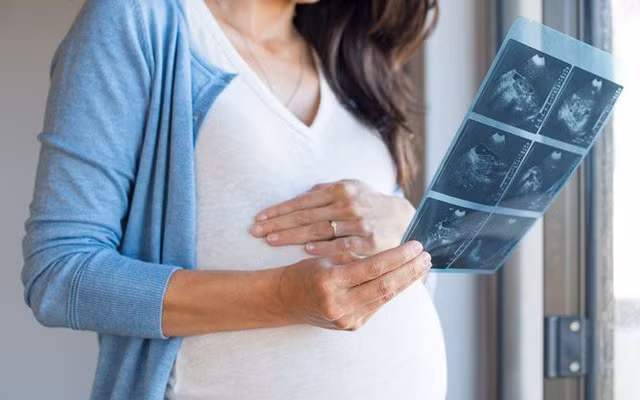 Mẹ bầu tránh tiếp xúc những thứ dễ gây dị tật thai nhi này