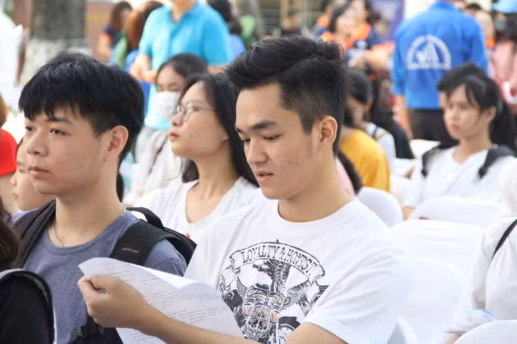 Thí sinh cần bình tĩnh lựa chọn ngành nghề phù hợp với bản thân. Ảnh: TG