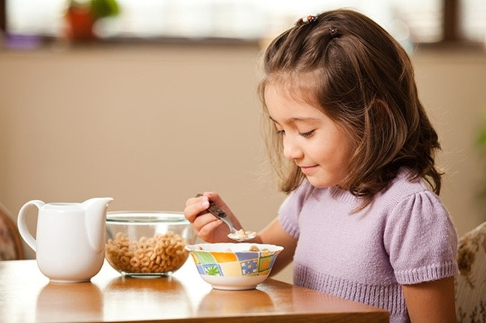 Những sai lầm tai hại khi cho trẻ ăn sáng, khiến hệ miễn dịch suy giảm, vi khuẩn có hại dễ dàng tấn công