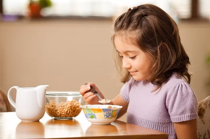  Những sai lầm tai hại khi cho trẻ ăn sáng, khiến hệ miễn dịch suy giảm, vi khuẩn có hại dễ dàng tấn công 