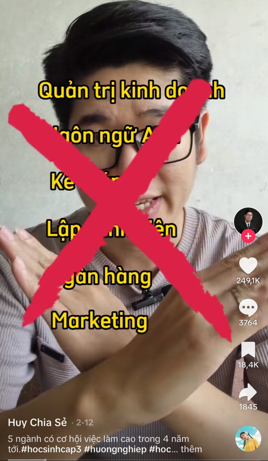 Một người làm nội dung tư vấn chọn ngành học trên TikTok. Ảnh: Chụp màn hình TikTok Một người làm nội dung tư vấn chọn ngành học trên TikTok. Ảnh: Chụp màn hình TikTok