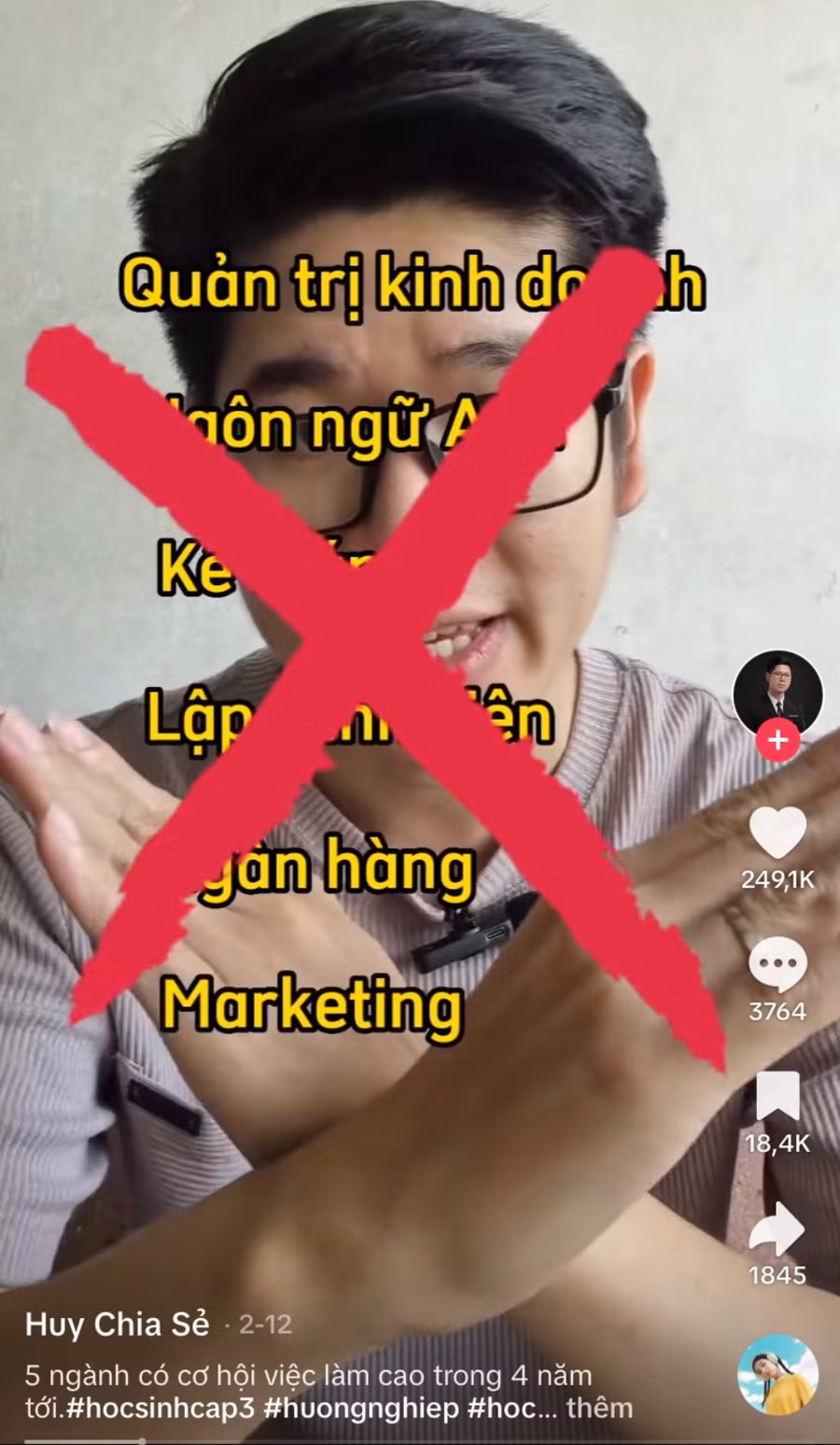 Một người làm nội dung tư vấn chọn ngành học trên TikTok. Ảnh: Chụp màn hình TikTok