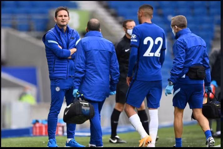 Tân binh giá 38 triệu bảng của Chelsea tập tễnh rời sân.