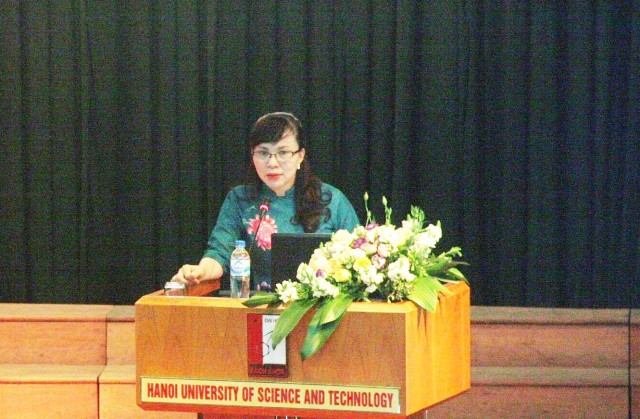 Bà Nguyễn Thị Kim Phụng phát biểu tại Hội nghị